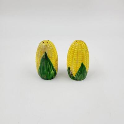 VINTAGE CORN COB SALT & PEPPER SHAKERS