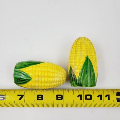 VINTAGE CORN COB SALT & PEPPER SHAKERS