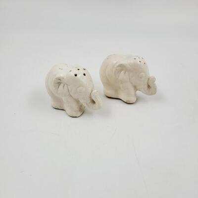 VINTAGE CUTE ELEPHANT SALT & PEPPER SHAKERS