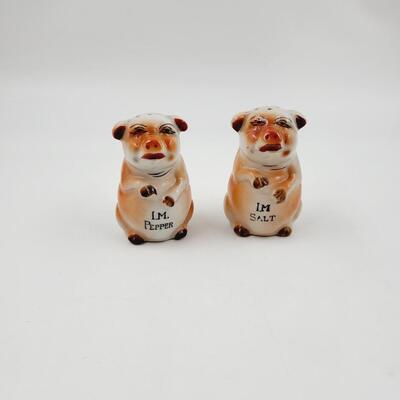 VINTAGE PIGS SALT & PEPPER SHAKERS