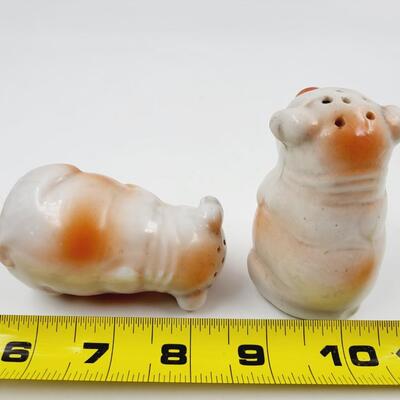 VINTAGE PIGS SALT & PEPPER SHAKERS