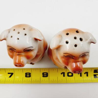 VINTAGE PIGS SALT & PEPPER SHAKERS