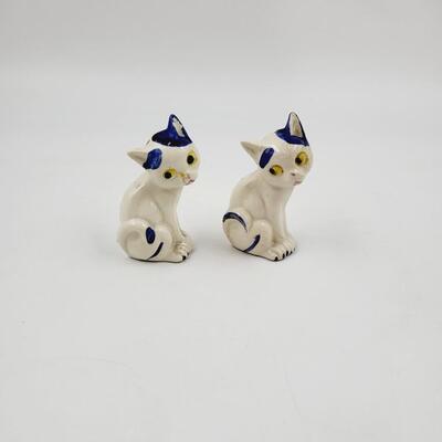 VINTAGE BLUE & WHITE KITTY SALT & PEPPER SHAKERS