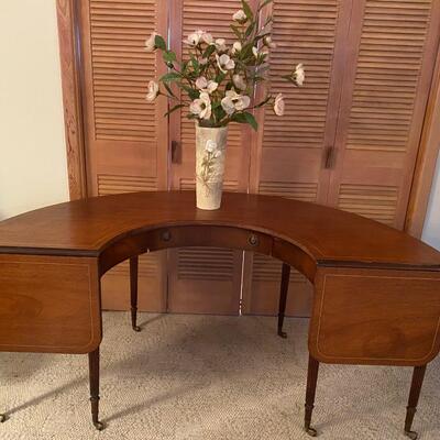 Beautiful antique mahogany half-round desk with drawer