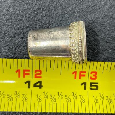 ANTIQUE STERLING SILVER THIMBLE W/ INTRICATE DETAIL