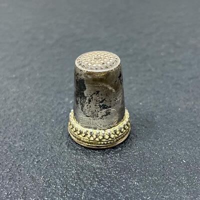 ANTIQUE STERLING SILVER THIMBLE W/ INTRICATE DETAIL
