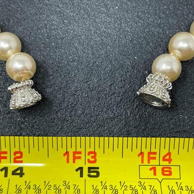 PEARL-LIKE NECKLACE W/ SILVER DETAIL