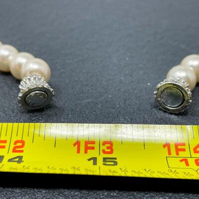 PEARL-LIKE NECKLACE W/ SILVER DETAIL