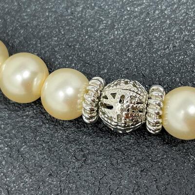 PEARL-LIKE NECKLACE W/ SILVER DETAIL