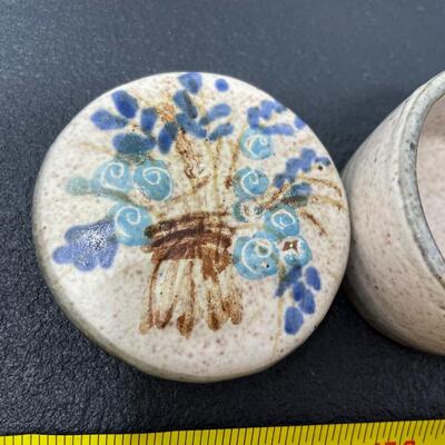 SMALL LIDDED STONEWARE DISH W/ FLORAL BOUQUET DESIGN