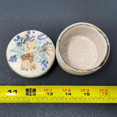 SMALL LIDDED STONEWARE DISH W/ FLORAL BOUQUET DESIGN