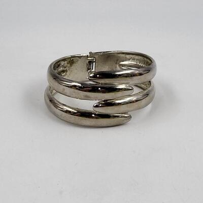 VINTAGE HINGED SILVER TONED BRACELET
