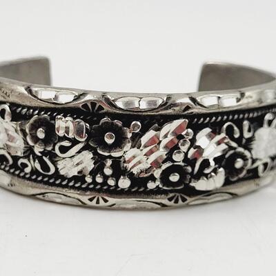 BEAUTIFUL METAL CARVED DETAILED BRACELET