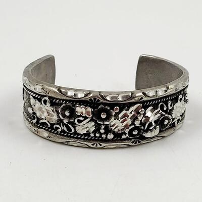 BEAUTIFUL METAL CARVED DETAILED BRACELET