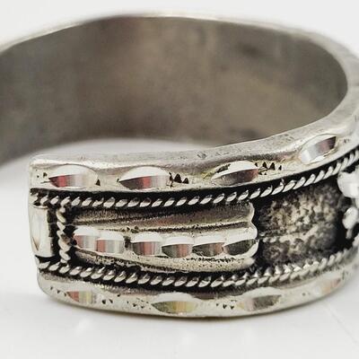 BEAUTIFUL METAL CARVED DETAILED BRACELET