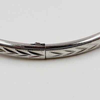 VINTAGE SILVER TONED ETCHED ARROW SLIDER BRACELET