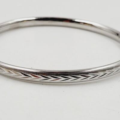 VINTAGE SILVER TONED ETCHED ARROW SLIDER BRACELET
