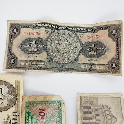 FOREIGN PAPER BILL BUNDLE