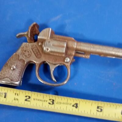 LOT 118   OLD CAST IRON CAP GUN