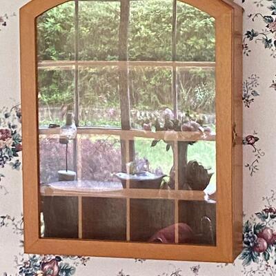 Wall curio cabinet for miniatures