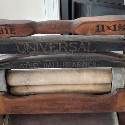 Antique Universal washer clothes wringer
