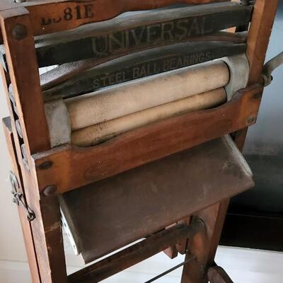 Antique Universal washer clothes wringer