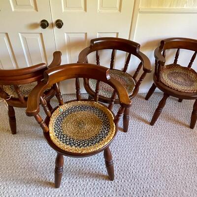 Lot 59 Early American 42" Round Dining Table + 4 Captains Chairs + 4 Leaves + Hooked Rug Seat Covers