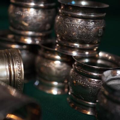 GROUPING OF ANTIQUE NAPKIN RINGS