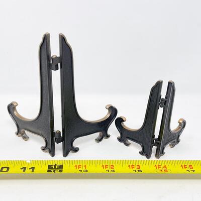 BLACK & GOLD PLASTIC PLATE DISPLAY STANDS, SET OF 2