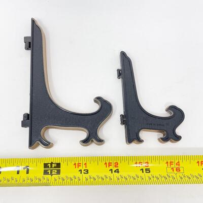 BLACK & GOLD PLASTIC PLATE DISPLAY STANDS, SET OF 2