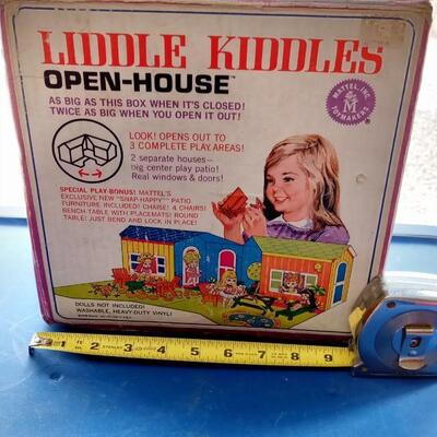 LOT 136   VINTAGE LIDDLE KIDDLES HOUSE
