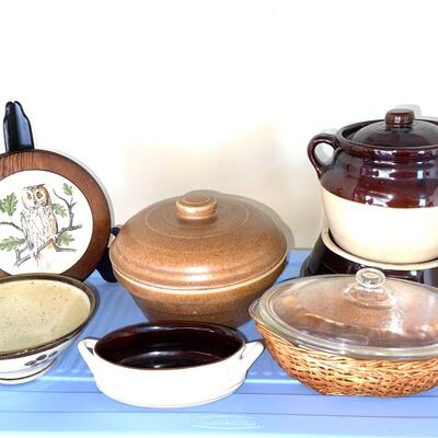 Lot 138 Group Kitchen Baking Dishes, Owl Trivet, Bean Pot, Stoneware Mixing Bowl