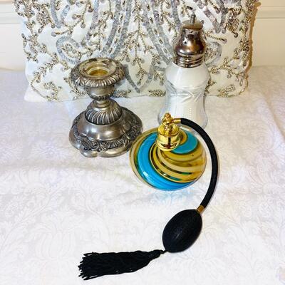 Lot 163 Assorted Decorator Pieces Capodimonte Box Perfume Crystal Vase Pen Holder Box