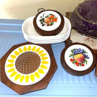 Lot 169 Kitchen Decor Lot Trivets Cheese Board Bowls