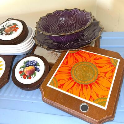 Lot 169 Kitchen Decor Lot Trivets Cheese Board Bowls