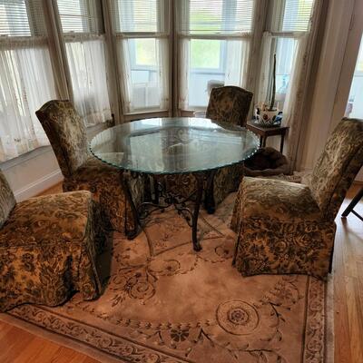 Round Glass Top on Heavy Metal Base Table w 4 Chairs