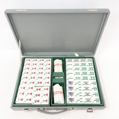 MAH JONG TILE SET IN CARRYING CASE