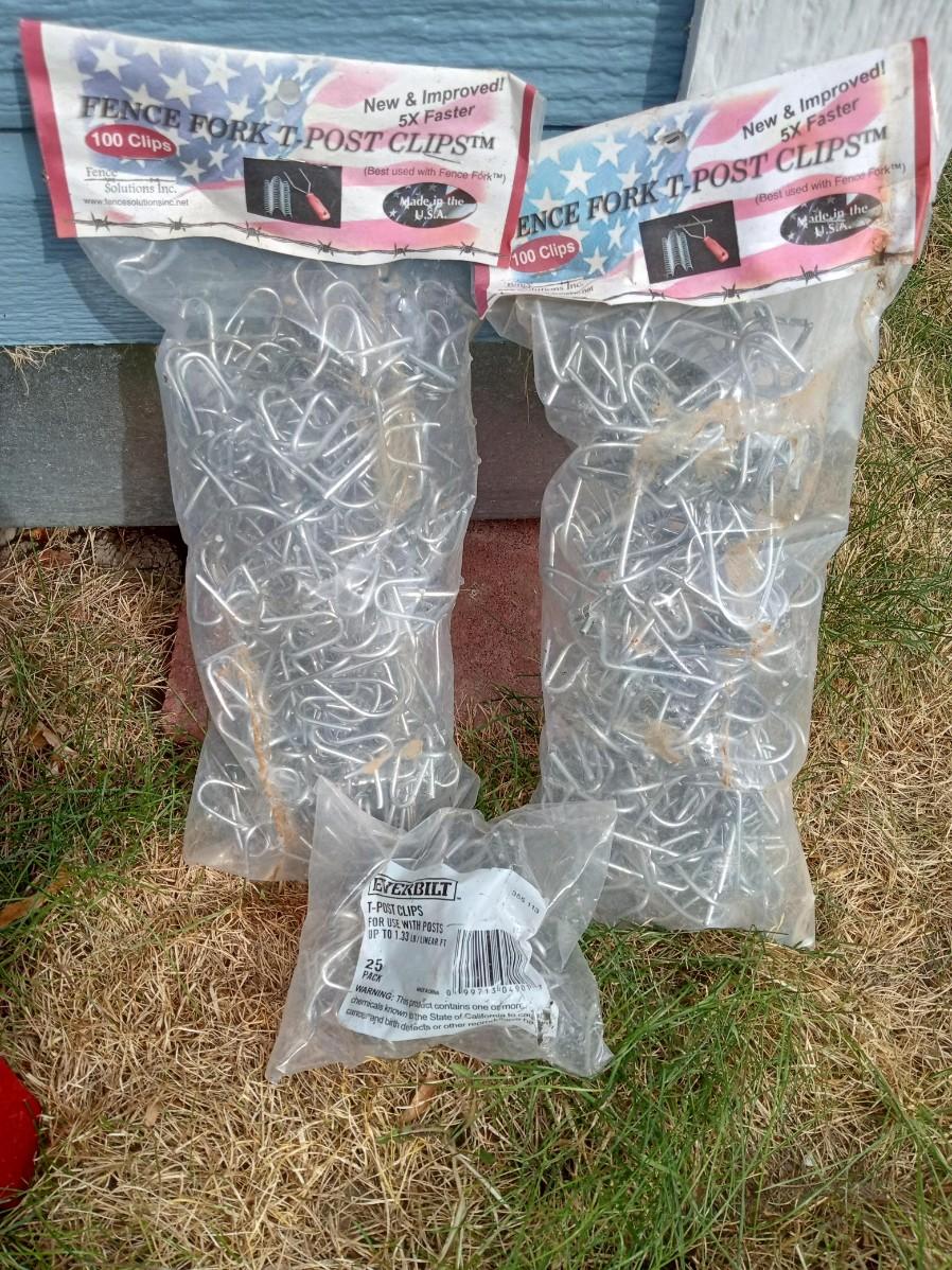 LOT 107 HILIFT POST POPPER, TPOSTS AND CLIPS