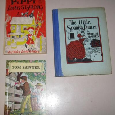 Lot 192 Group 9 Vintage Children's Books Pipi Longstocking Pinocchio Billy Whiskers