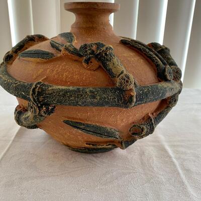 Southwest style pottery vase with vines
