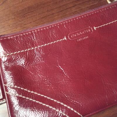 COACH LEATHER MAROON WRISTLET PURSE