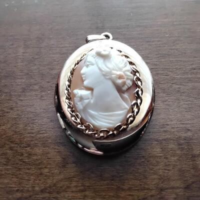 New Old Stock 14kt Gold Fill Locket 40 MM Holds 2 Picture Genuine Cameo On Front