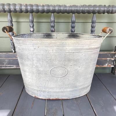 RUSTIC METAL TUB / BUCKET