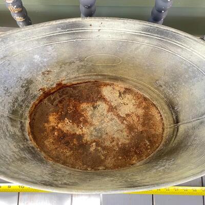 RUSTIC METAL TUB / BUCKET