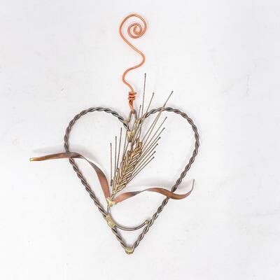 SMALL WHEAT IN HEART METAL DECOR