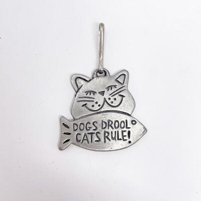 GANZ â€œDOGS DROOL, CATS RULE!â€ METAL COLLAR TAG