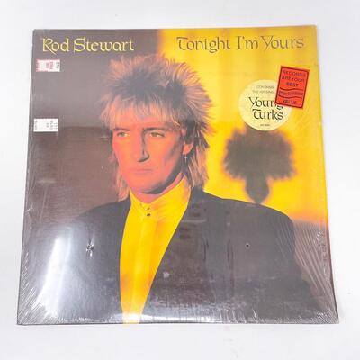 1981 ROD STEWART â€œTONIGHT Iâ€™M YOURSâ€ VINYL RECORD