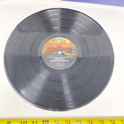1975 ELTON JOHN â€œCAPTAIN FANTASTIC AND THE BROWN DIRT COWBOYâ€ VINYL RECORD