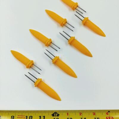 CORN COB HOLDERS 8PCS