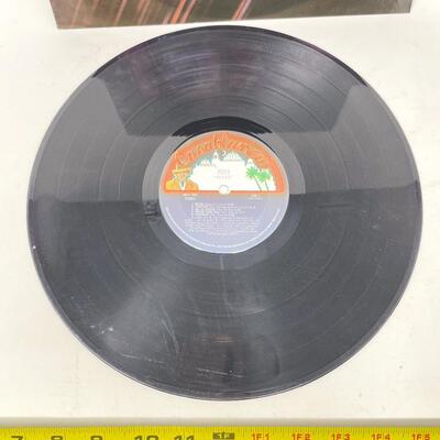 1975 KISS â€œALIVE!â€ VINYL RECORDS - 1 CRACKED